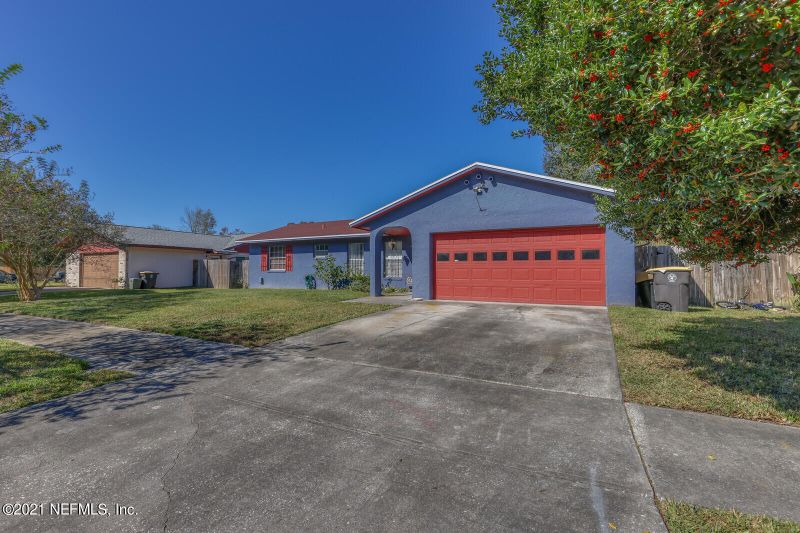 8433 Graybar Dr, Jacksonville, FL 32221