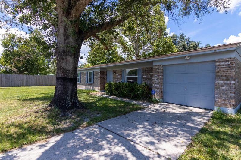 8443 Collins Rd, Jacksonville, FL 32244