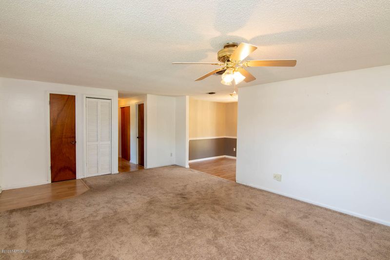 8443 Collins Rd, Jacksonville, FL 32244