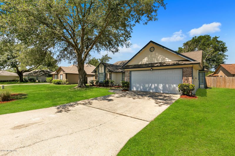 8448 Gatepost Ct, Jacksonville, FL 32244