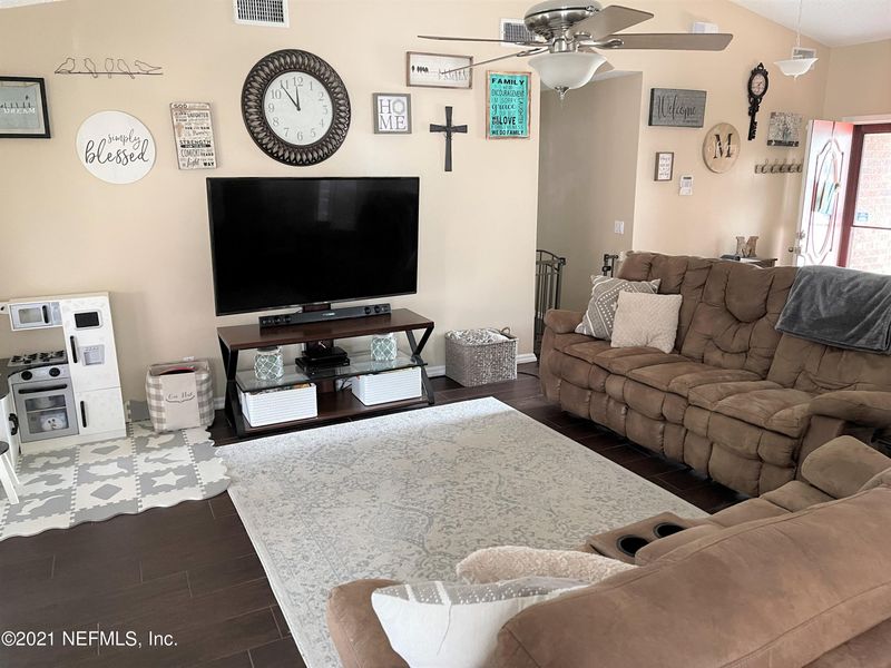 8453 Colfax Ct, Jacksonville, FL 32244