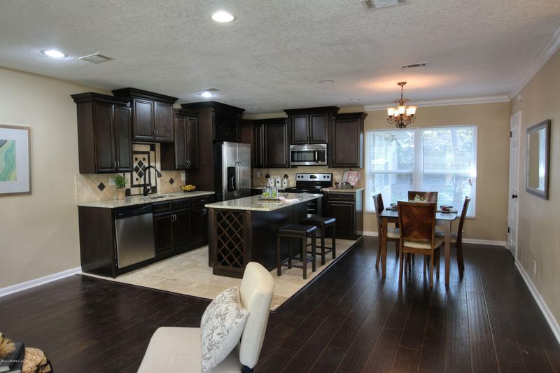 846 Colonial Ct E, Jacksonville, FL 32225