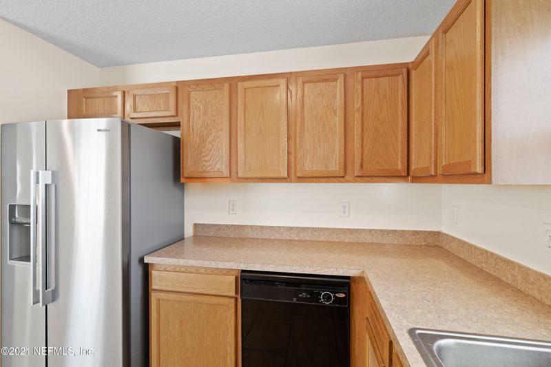 8468 Maple St, Jacksonville, FL 32244