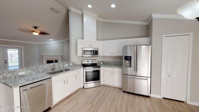 8479 Hunston Mill Ln E, Jacksonville, FL 32244