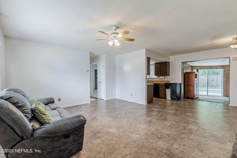 849 Chapman Dr, Jacksonville, FL 32221