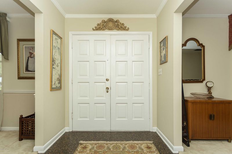 8493 Royal Lakes Dr, Jacksonville, FL 32256