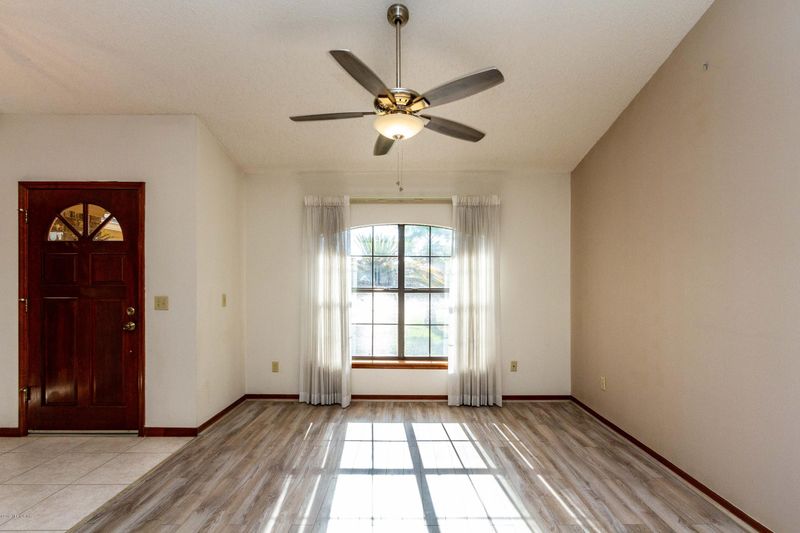 8520 Sand Point Dr, Jacksonville, FL 32244