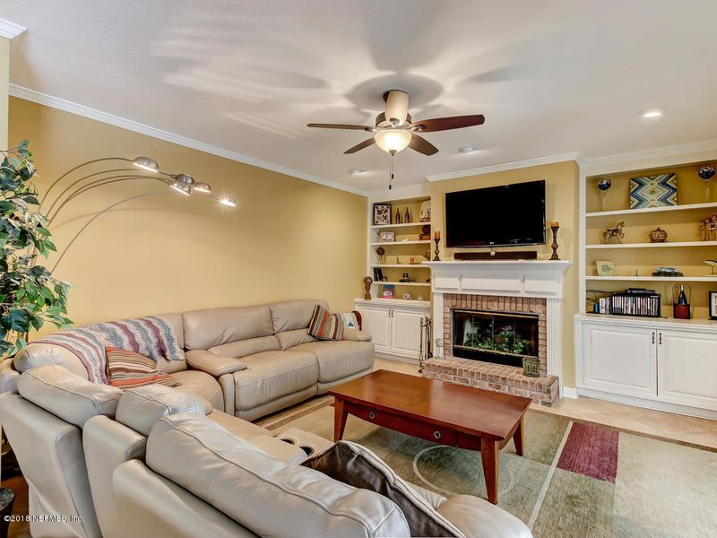 8521 Hunters Creek Dr N, Jacksonville, FL 32256