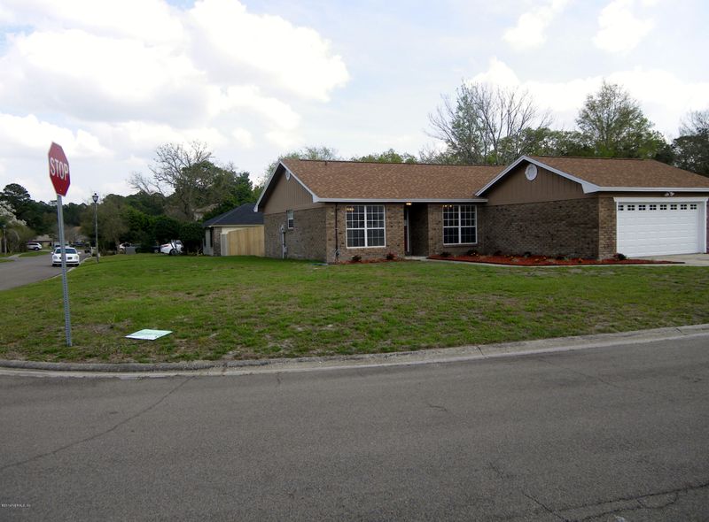 8529 Sand Point Dr W, Jacksonville, FL 32244