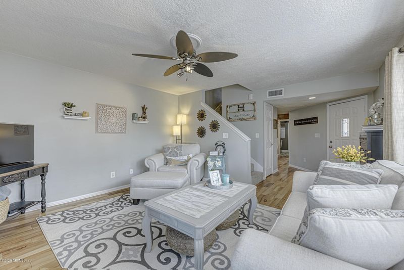 853 12th Ave S, Jacksonville Beach, FL 32250