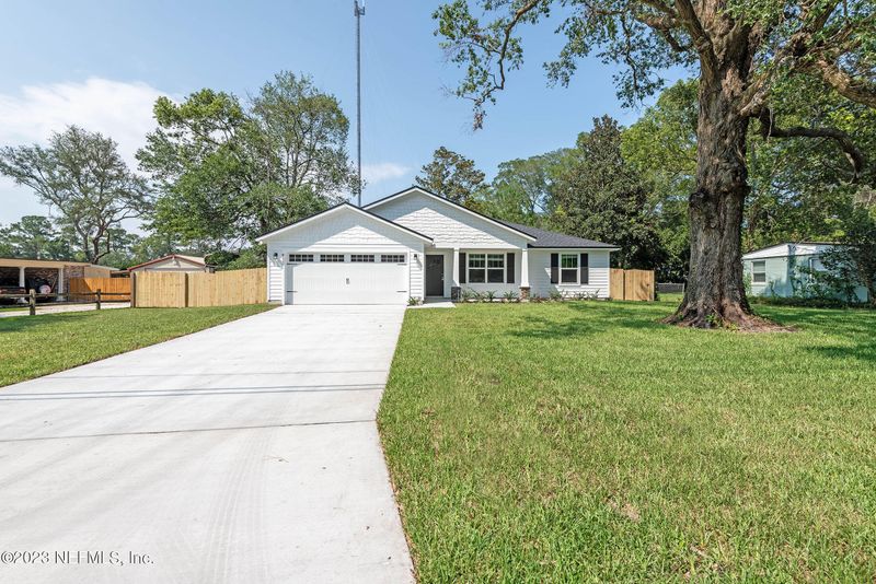 8533 Synhoff Dr, Jacksonville, FL 32216