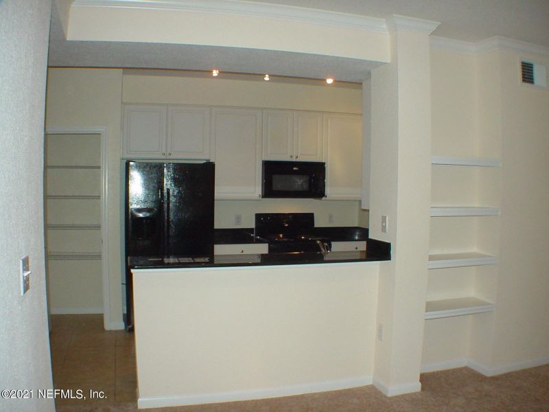 8539 Gate Pw #614, Jacksonville, FL 32216