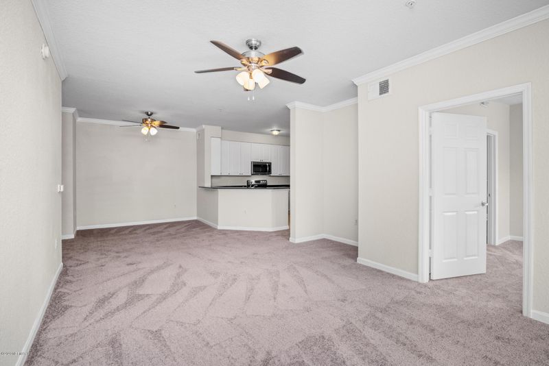 8539 Gate Pw W #132, Jacksonville, FL 32216