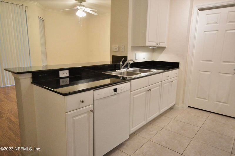 8539 Gate Pw W #1416, Jacksonville, FL 32216
