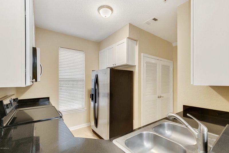8539 Gate Pw W #222, Jacksonville, FL 32216