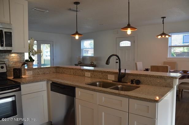 855 Sailfish Dr, Atlantic Beach, FL 32233