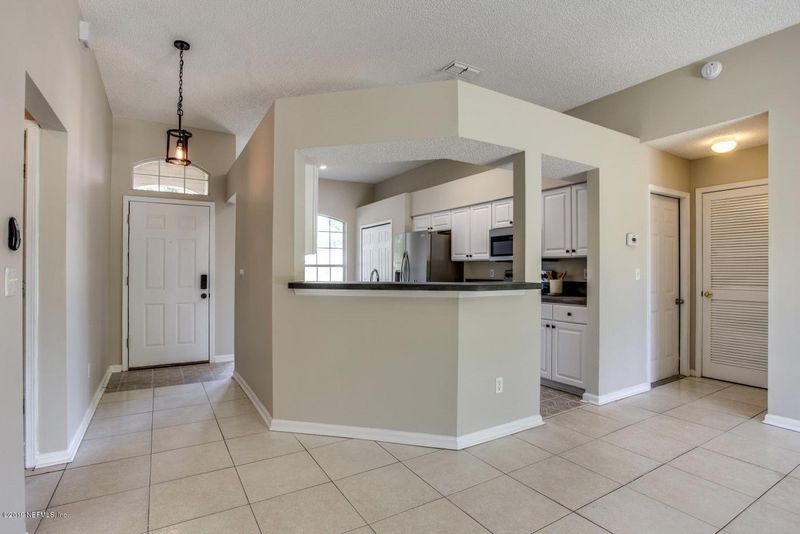 8563 Lori Ann Ct, Jacksonville, FL 32220