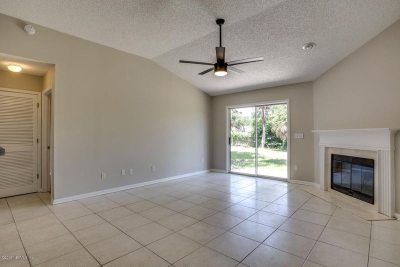 8563 Lori Ann Ct, Jacksonville, FL 32220
