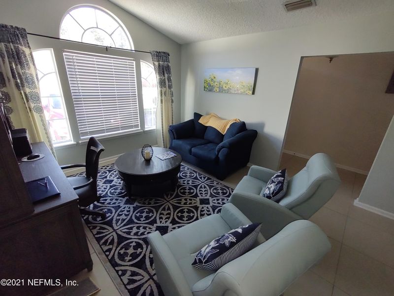 8570 Beresford Ln, Jacksonville, FL 32244