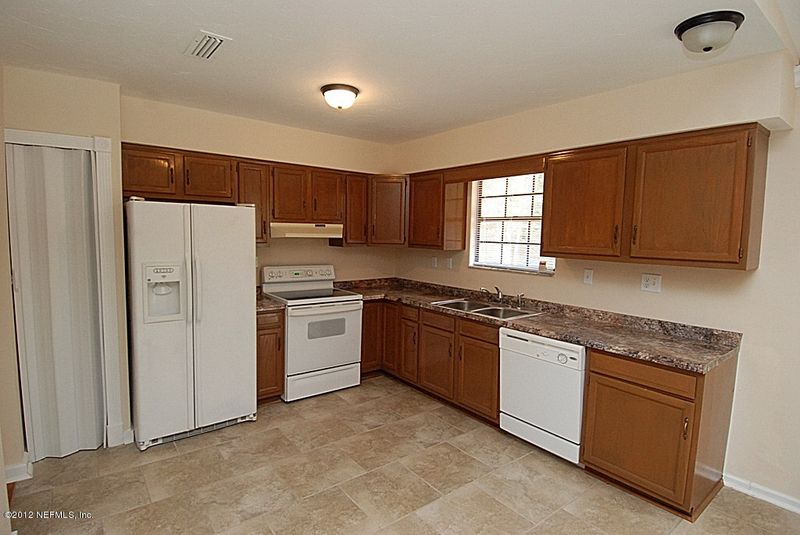 8588 Lenox Ave, Jacksonville, FL 32221
