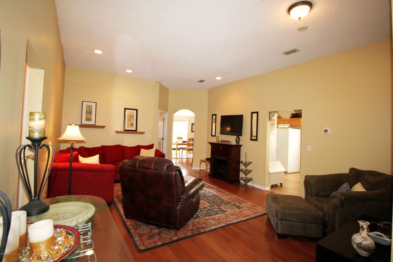 860 Mackenzie Cir, St Augustine, FL 32092