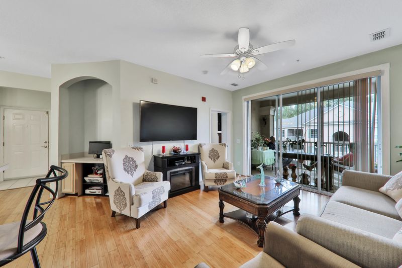 8601 Beach Blvd #610, Jacksonville, FL 32216
