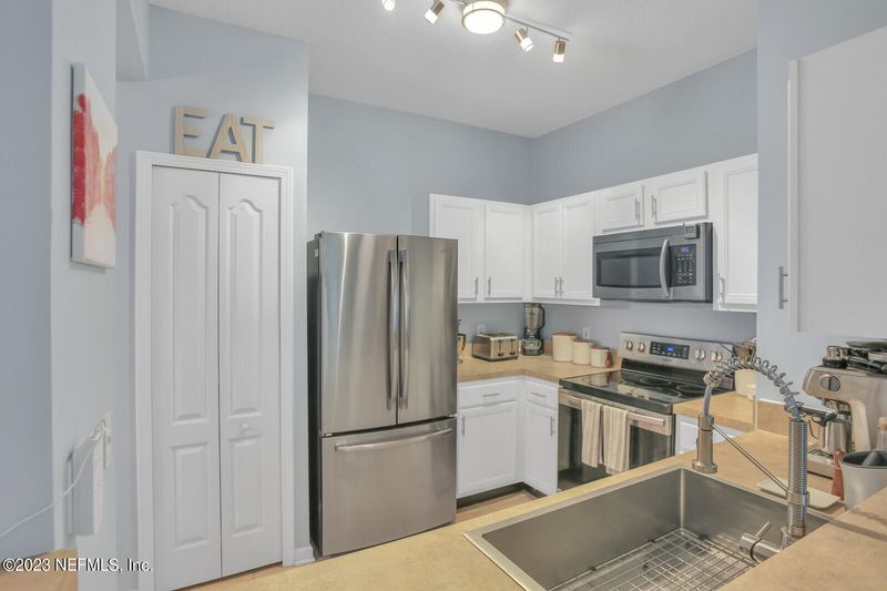 8601 Beach Blvd #911, Jacksonville, FL 32216
