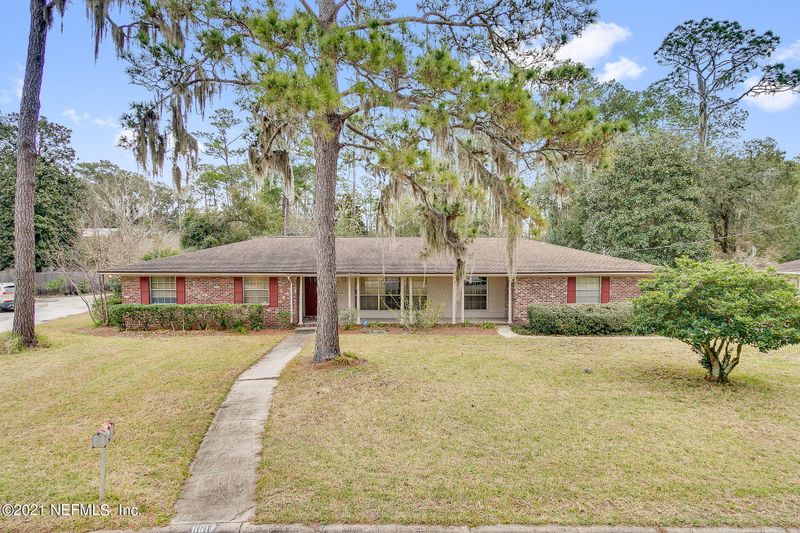 8617 San Servera Dr E, Jacksonville, FL 32217