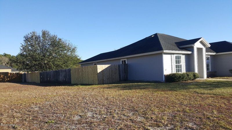 8633 Star Leaf Rd N, Jacksonville, FL 32210