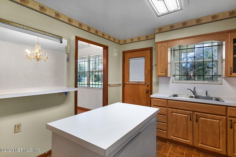 864 Faith Memorial Dr, Jacksonville, FL 32205