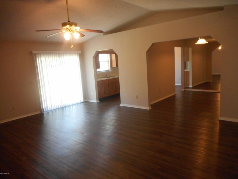 8647 Collins Rd, Jacksonville, FL 32244
