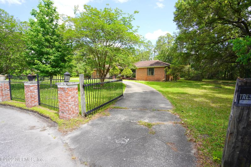 865 Planters Grove Dr, Jacksonville, FL 32221