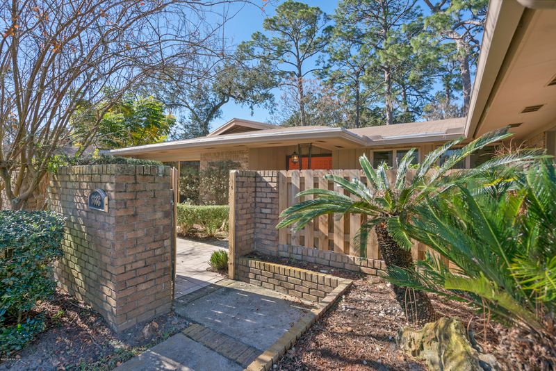 8668 Villa San Jose Dr E, Jacksonville, FL 32217