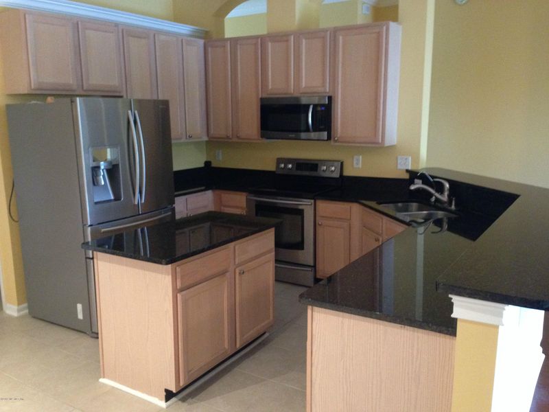 8675 Canopy Oaks Dr, Jacksonville, FL 32256