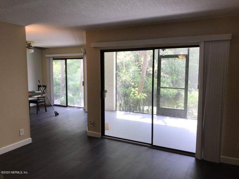 8709 Como Lake Dr, Jacksonville, FL 32256