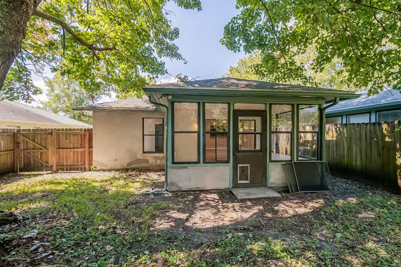 8713 Pinevalley Ln, Jacksonville, FL 32244