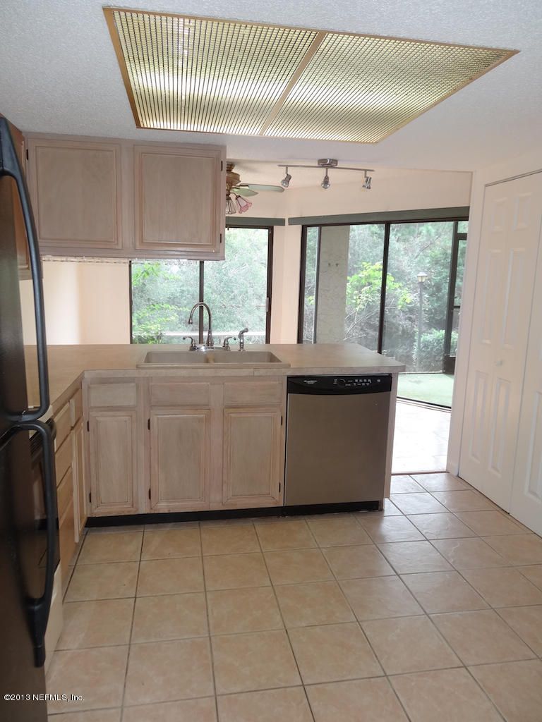 8717 Como Lake Dr, Jacksonville, FL 32256