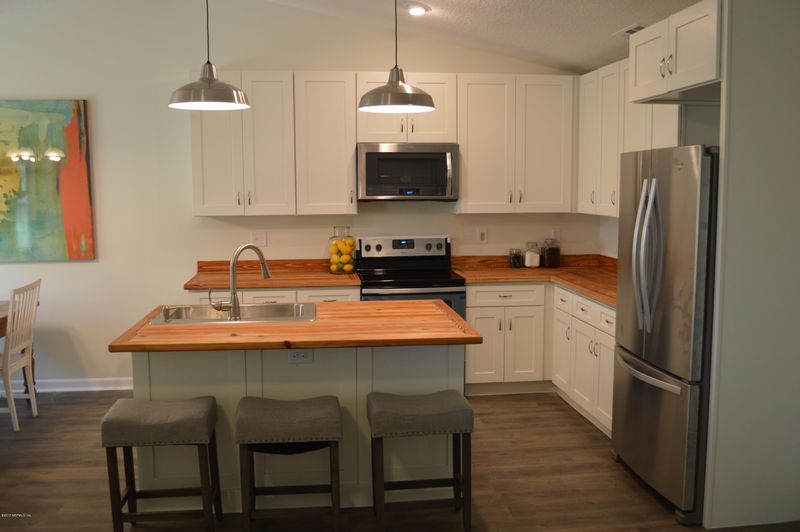 873 9th Ave S, Jacksonville Beach, FL 32250