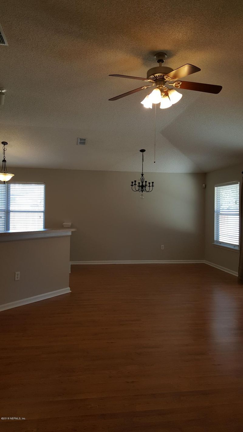8741 Redleaf Ct, Jacksonville, FL 32244