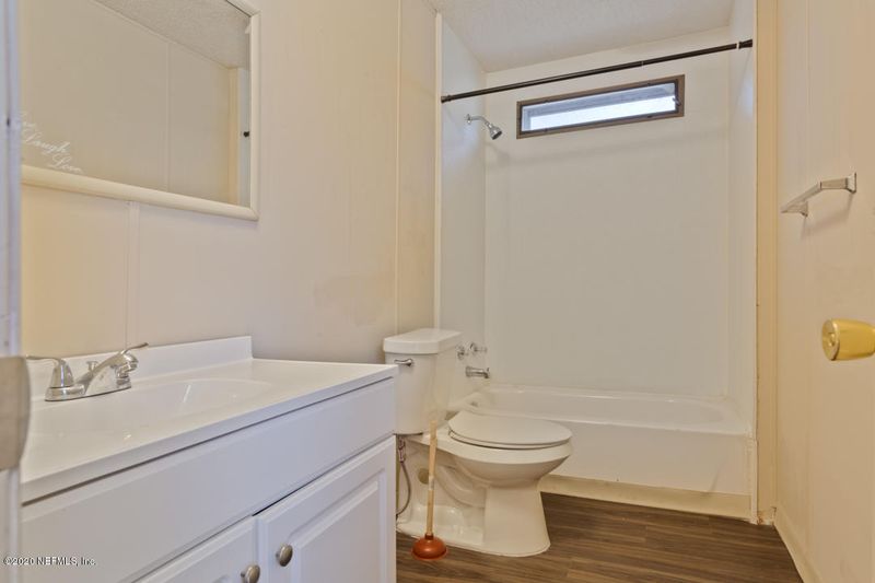 8743 Mc Glothlin St, Jacksonville, FL 32210