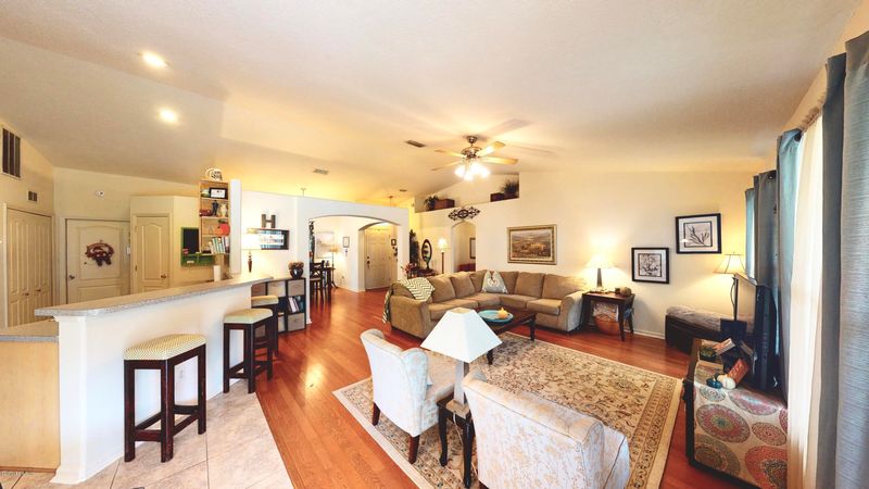 8749 Redleaf Ct, Jacksonville, FL 32244