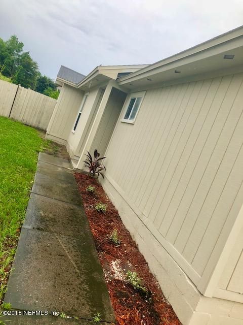 8763 Townsquare Dr N, Jacksonville, FL 32216