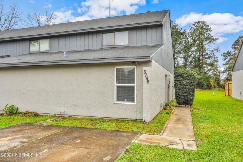 8766 Pinehammock Ct, Jacksonville, FL 32244
