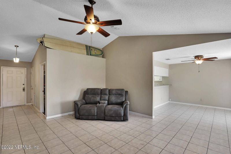 8770 Hammond Forest Dr, Jacksonville, FL 32221