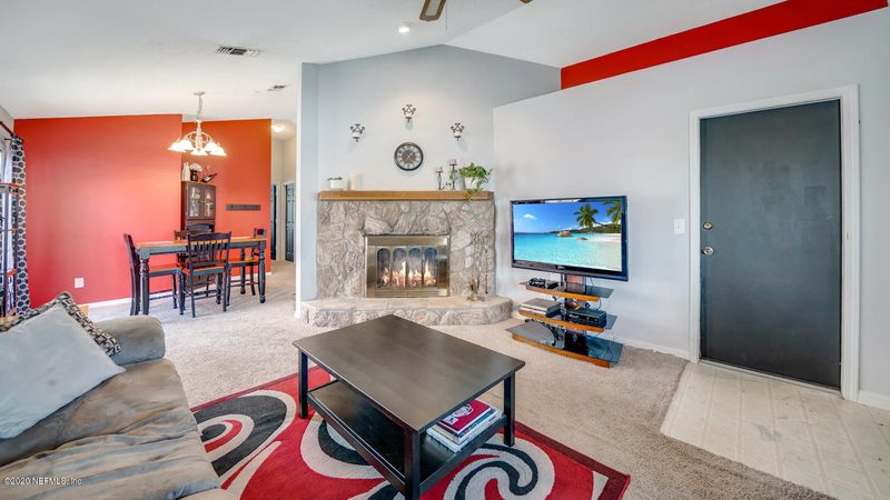8794 Townsquare Ct, Jacksonville, FL 32216