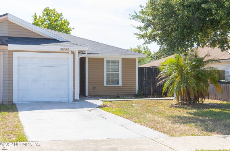 880 Candleknoll Ln, Jacksonville, FL 32225