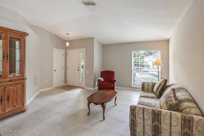 8813 Chambore Dr, Jacksonville, FL 32256