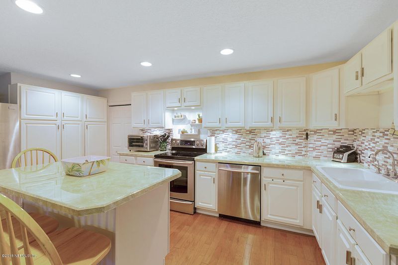 8819 San Rae Rd, Jacksonville, FL 32257