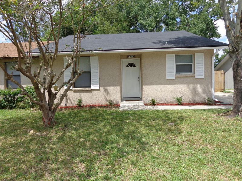 8823 Cavender Dr, Jacksonville, FL 32216