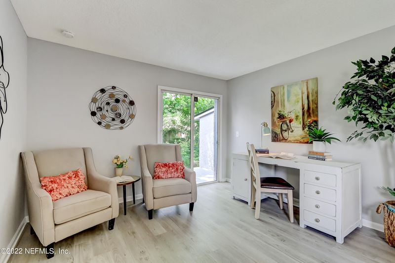 8828 Cavender Dr, Jacksonville, FL 32216